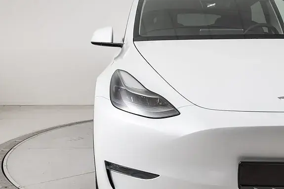 Tesla Model Y 2023 photo 4