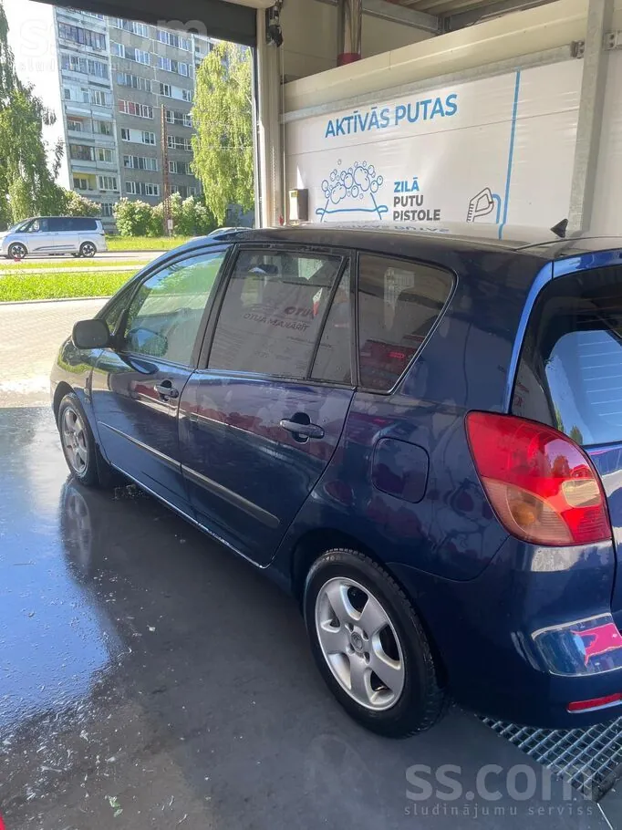 Toyota Corolla Verso 2002 photo 2