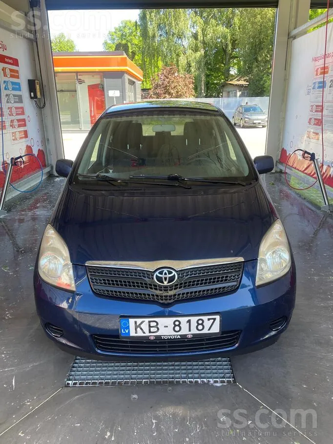 Toyota Corolla Verso 2002 photo 4