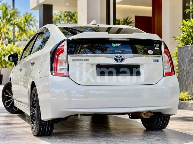 Toyota Prius 2014 photo 2