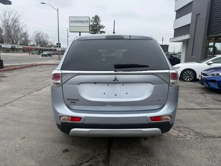 Mitsubishi Outlander 2015 photo 4