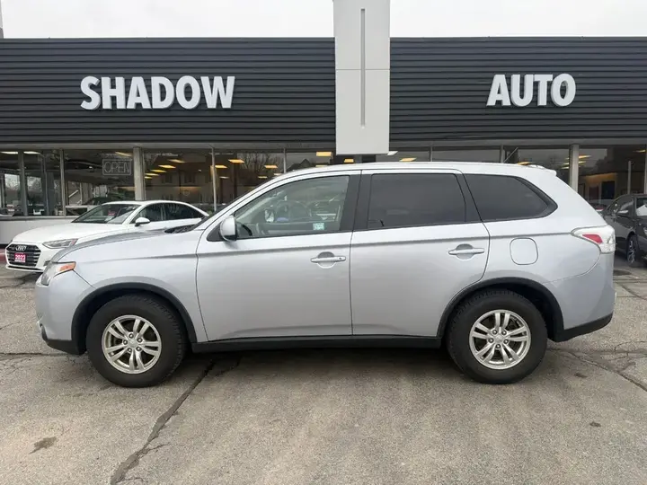 Mitsubishi Outlander 2015 photo 2