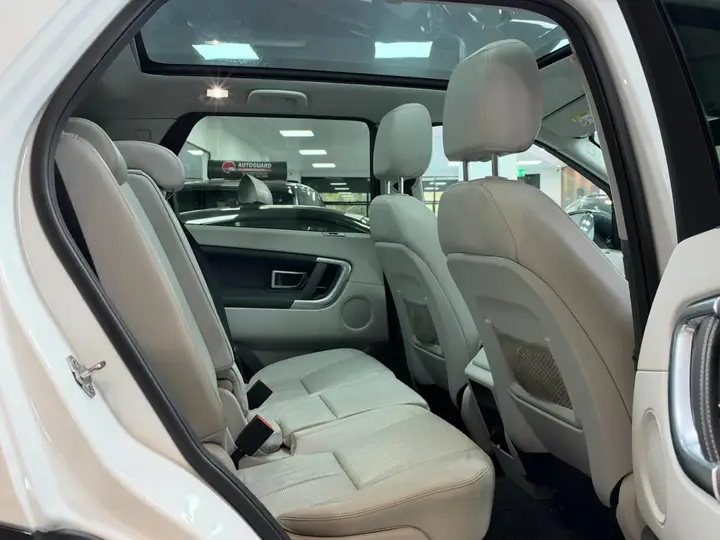 Land Rover Discovery Sport 2017 photo 4