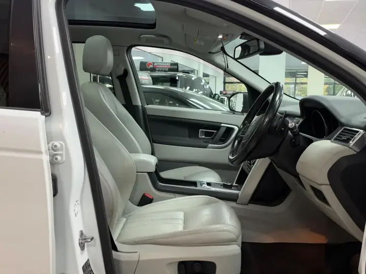 Land Rover Discovery Sport 2017 photo 2