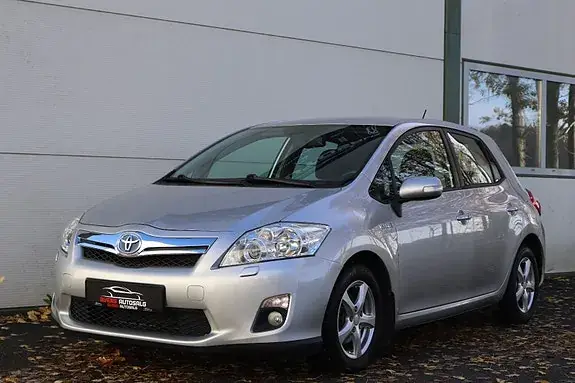 Toyota Auris 2011 photo 2