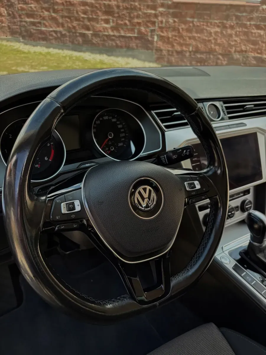 Volkswagen Passat 2018 photo 2