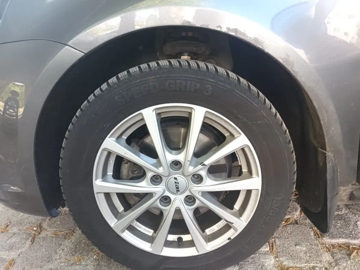 Volkswagen Touran 2014 photo 3