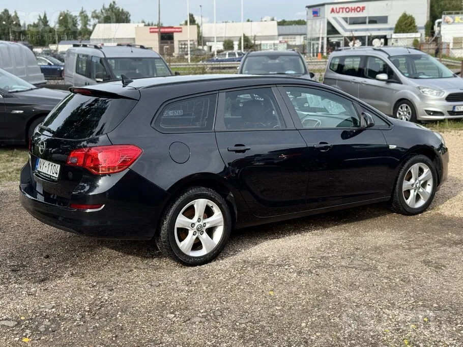 Opel Astra 2012 photo 2