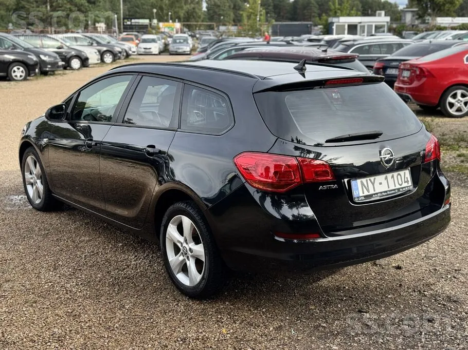 Opel Astra 2012 photo 5