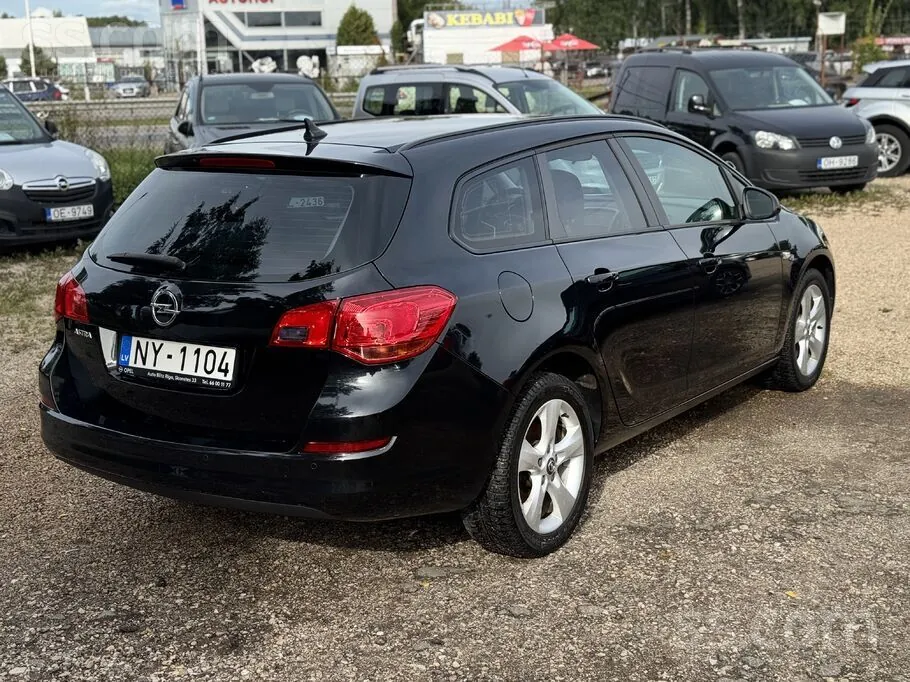 Opel Astra 2012 photo 3