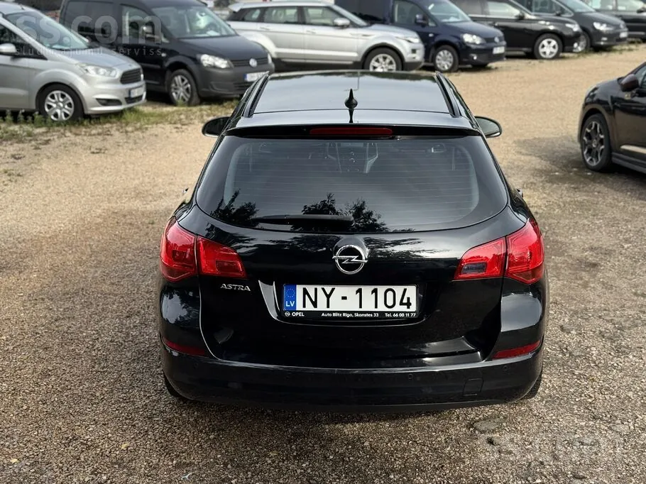 Opel Astra 2012 photo 4