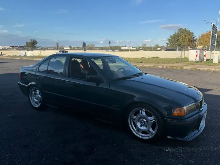 BMW 318I
