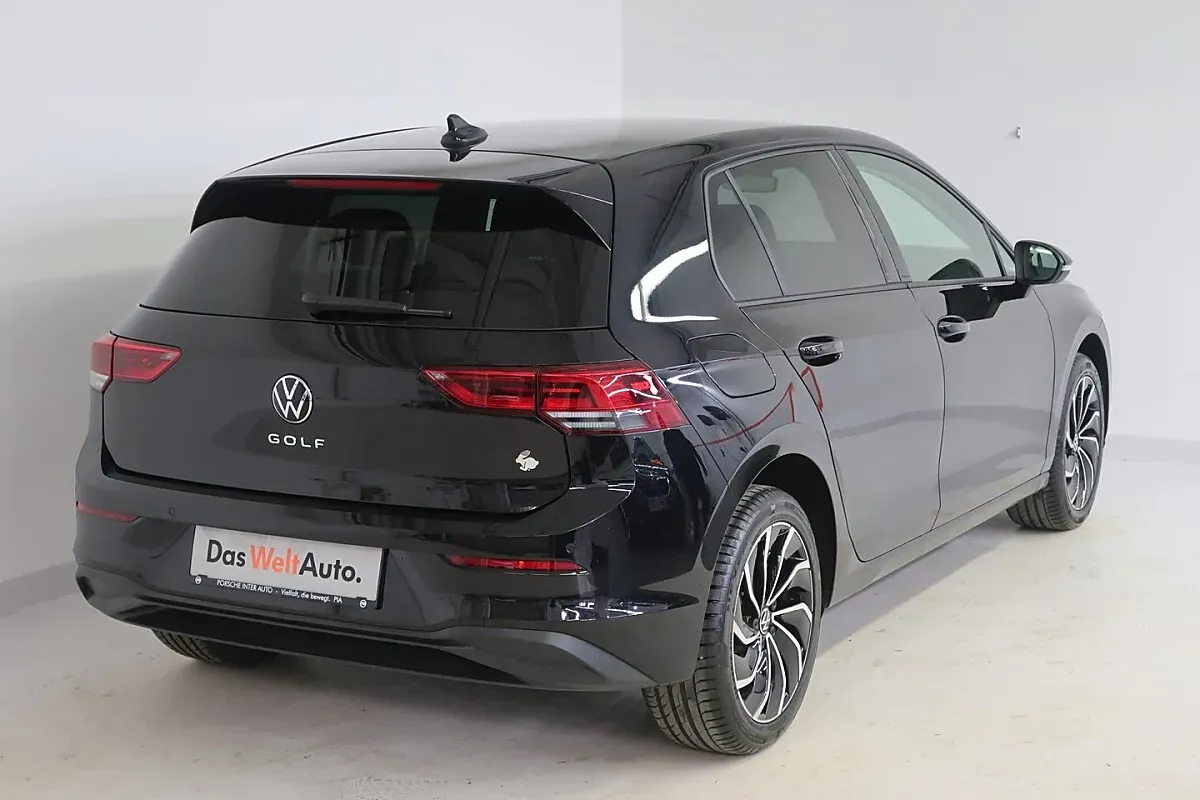 Volkswagen Golf 2024 photo 2