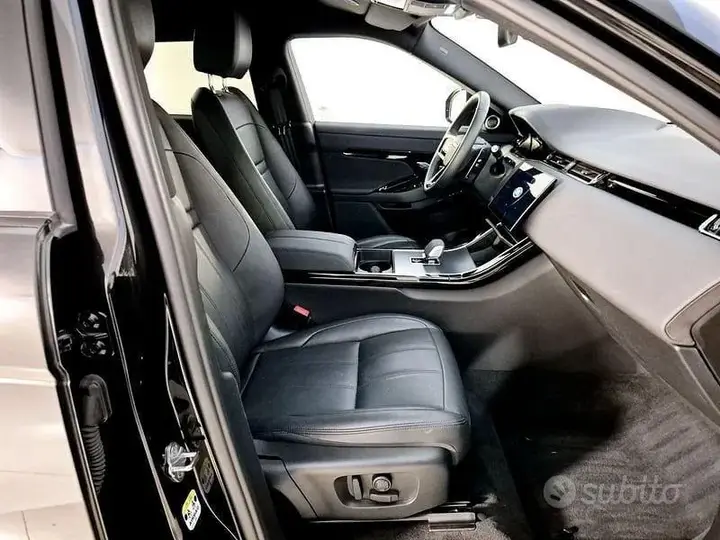 Land Rover Range Rover Evoque 2024 photo 3