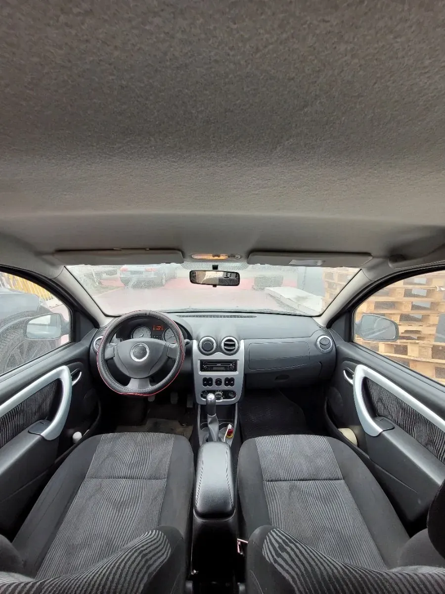 Dacia Sandero 2009 photo 3