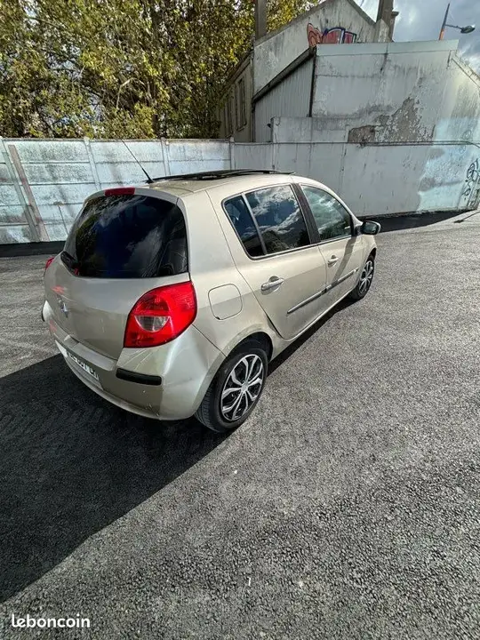 Renault Clio 2006 photo 3