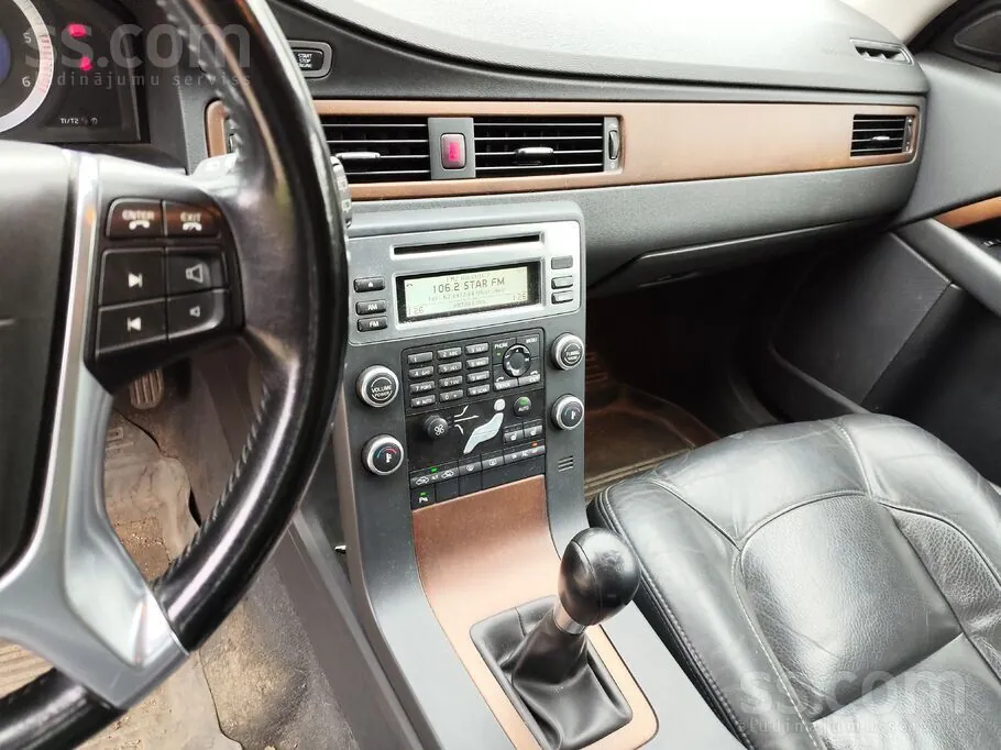 Volvo V70 2010 photo 5