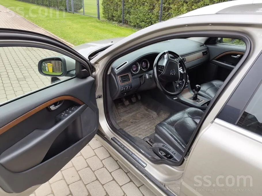 Volvo V70 2010 photo 3