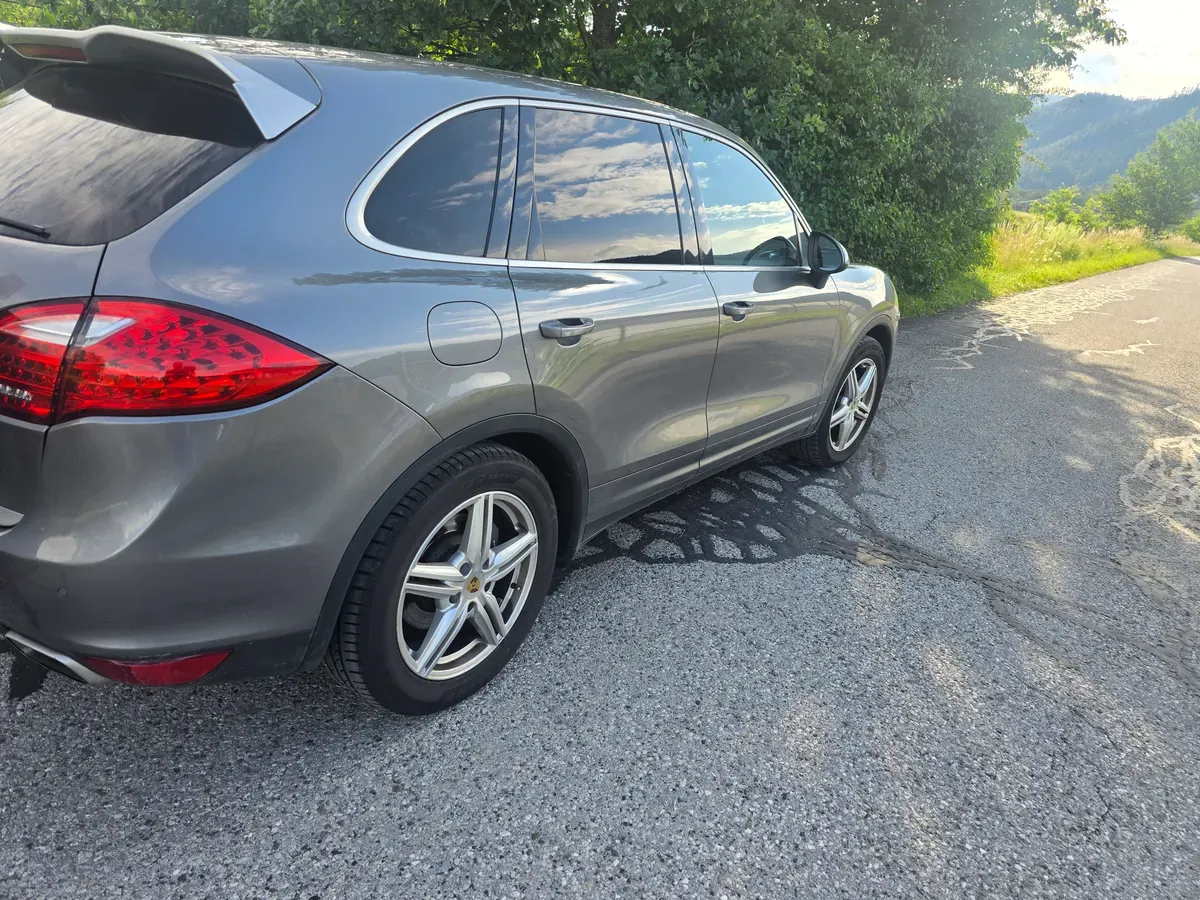 Porsche Cayenne 2014 photo 2