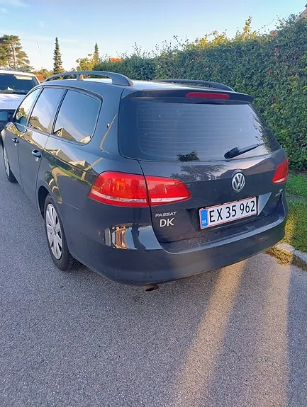 Volkswagen Passat 2011 photo 2
