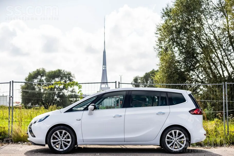 Opel Zafira 2012 photo 4