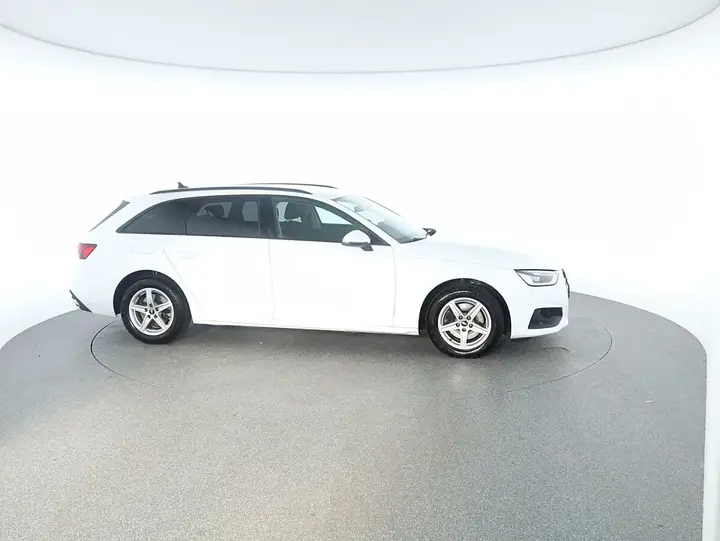 Audi A4 Avant 2022 photo 3