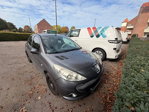 Peugeot 206 2010 photo 2