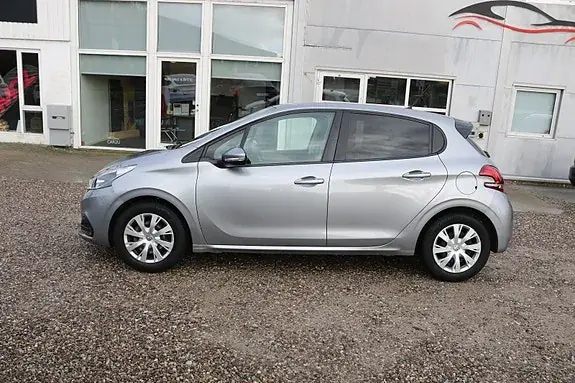 Peugeot 208 2018 photo 3