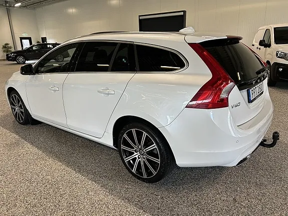 Volvo V60 2015 photo 2