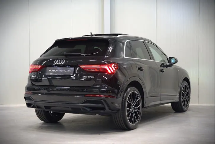 Audi Q3 2019 photo 2