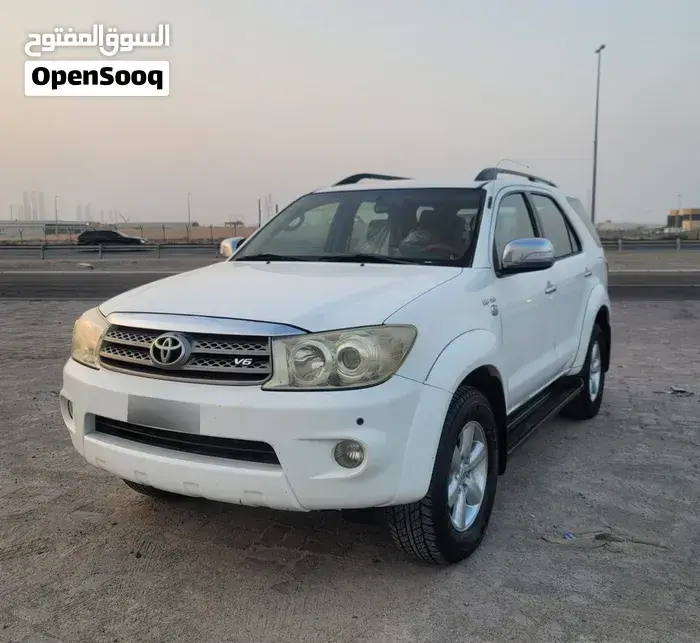 Toyota Fortuner 2011 photo 2