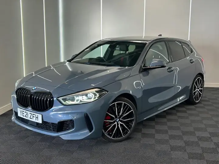 BMW 1 Series 2021 photo 2