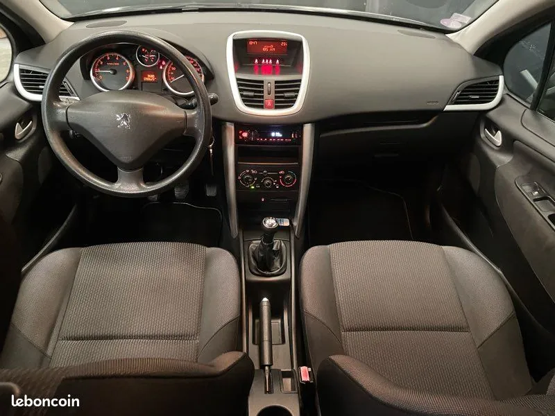 Peugeot 207 2013 photo 5