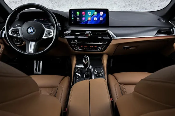 BMW 5 Series 2023 photo 2