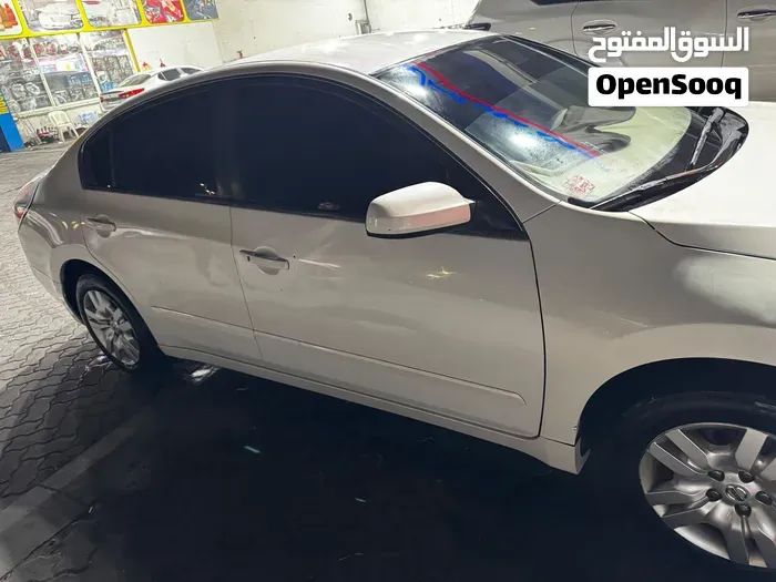 Nissan Altima 2012 photo 2