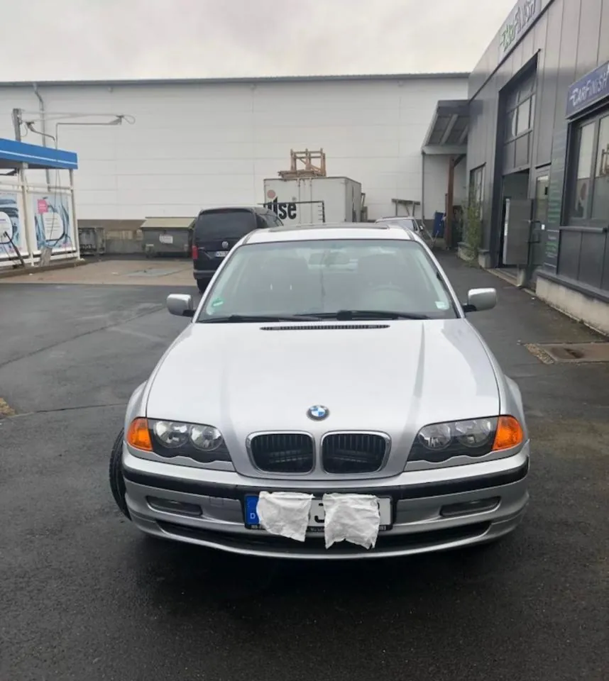 BMW 318I