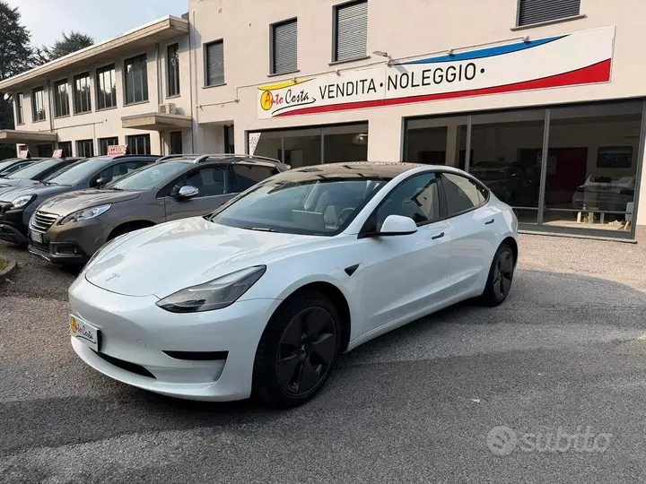 Tesla Model 3 2023 photo 2