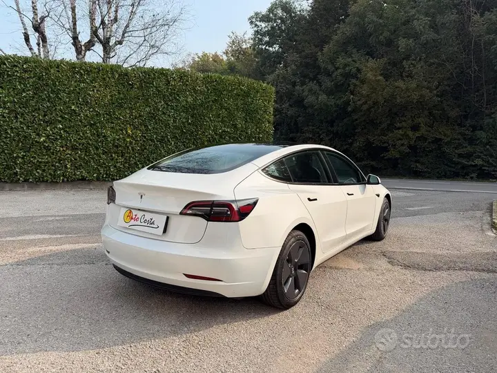Tesla Model 3 2023 photo 4