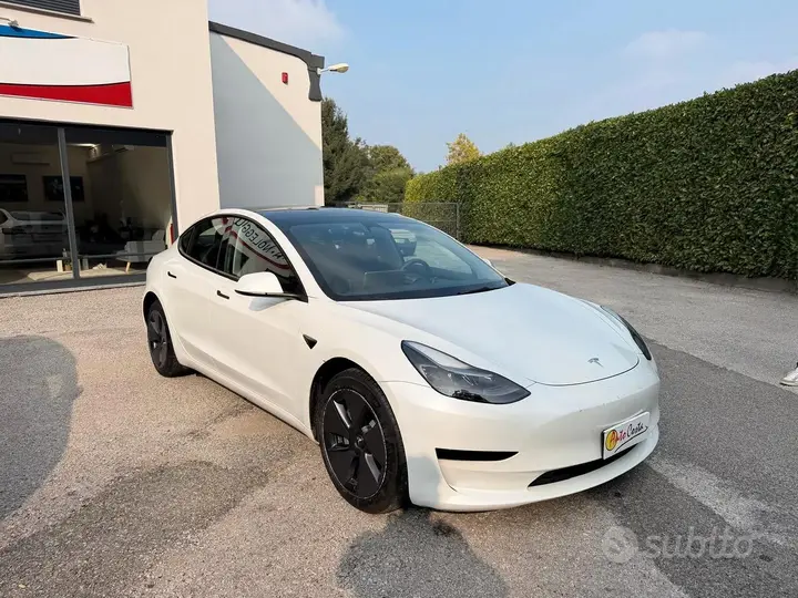 Tesla Model 3 2023 photo 3