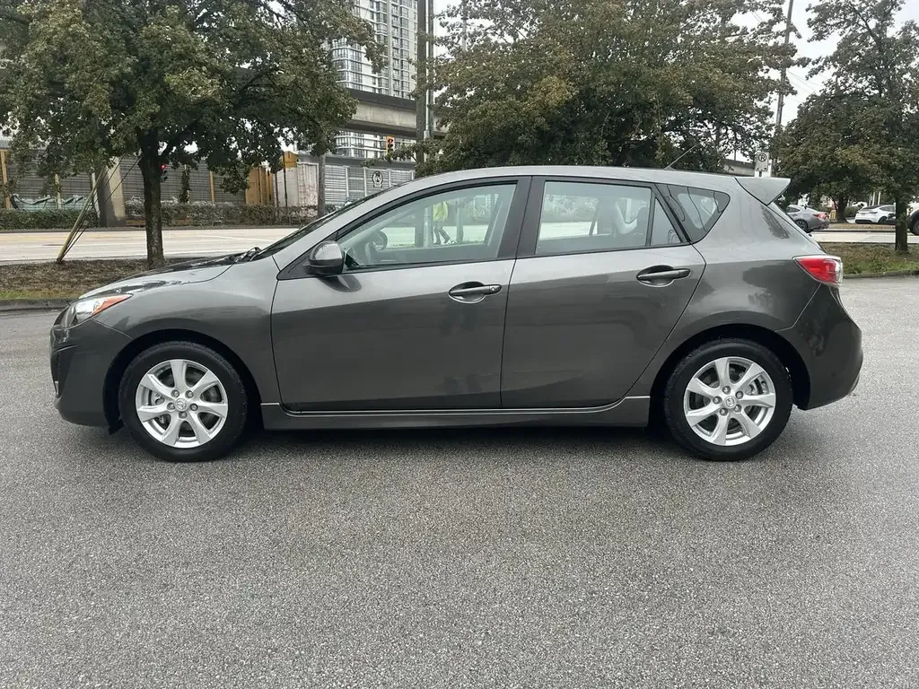 Mazda Mazda3 2011 photo 2