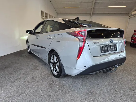 Toyota Prius 2017 photo 5