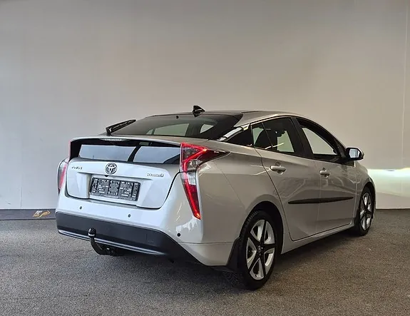 Toyota Prius 2017 photo 2