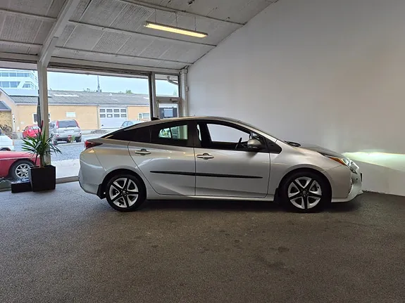 Toyota Prius 2017 photo 3