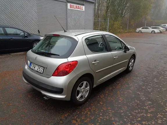 Peugeot 207 2007 photo 4
