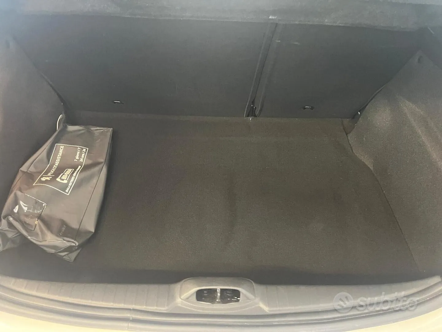 Peugeot 208 2015 photo 2