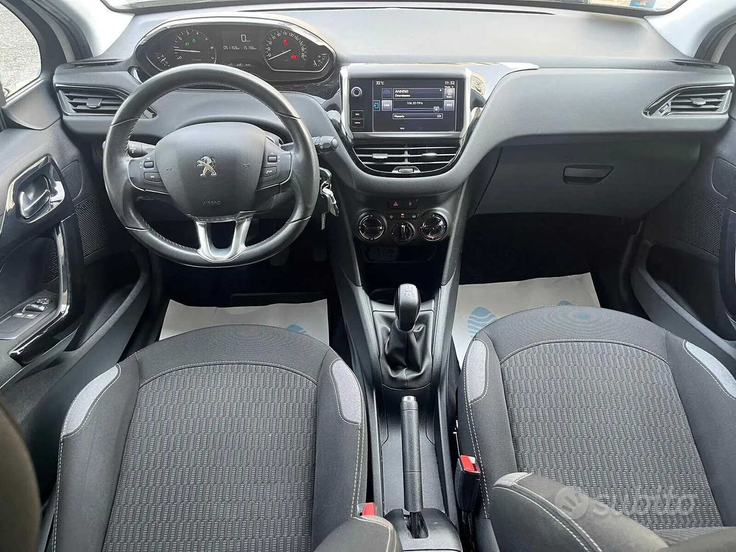 Peugeot 208 2015 photo 4