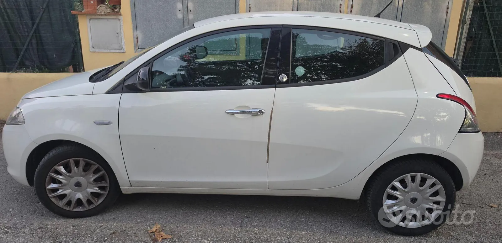 Lancia Ypsilon 2013 photo 2