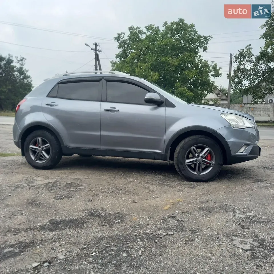 KG Mobility Korando 2011 photo 3