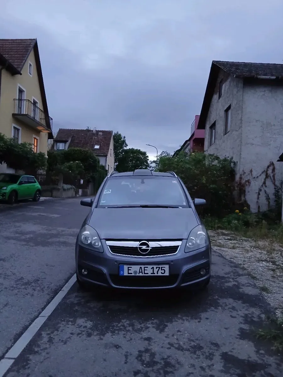 Opel Zafira 2005 photo 2