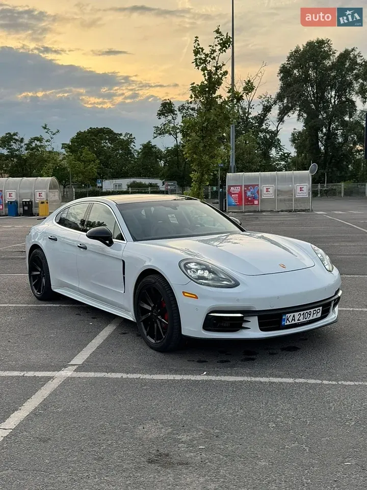 Porsche Panamera 2018 photo 2